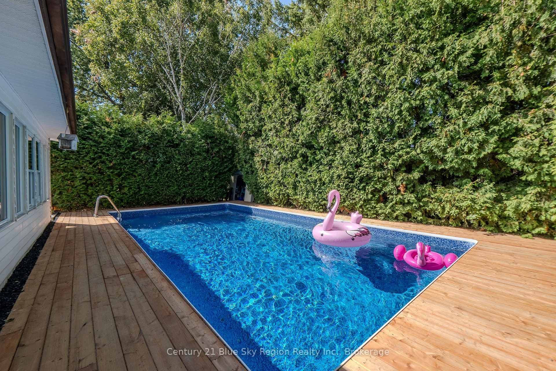 62 Strathcona Drive photo 42