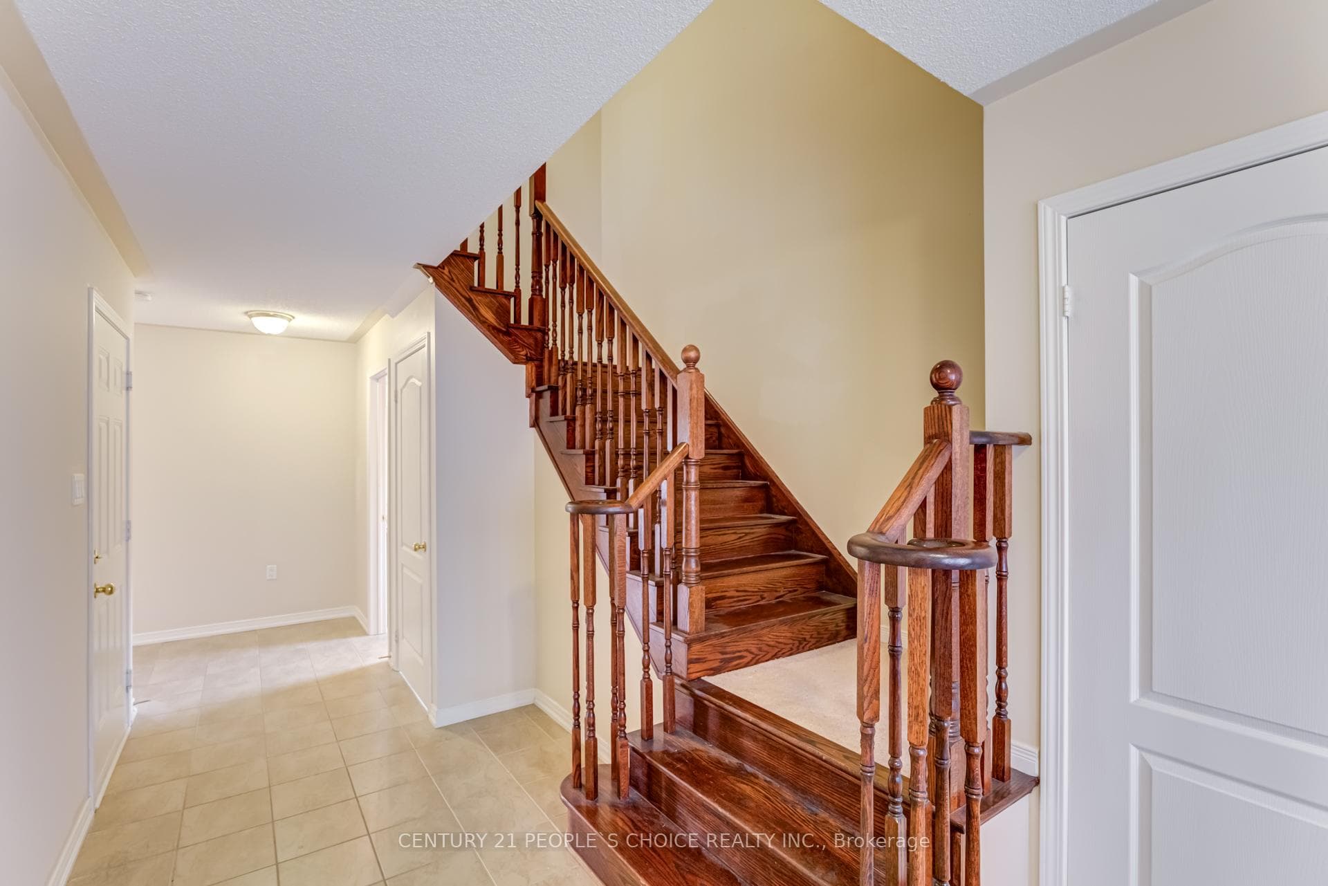 95 Richardson Crescent photo 5