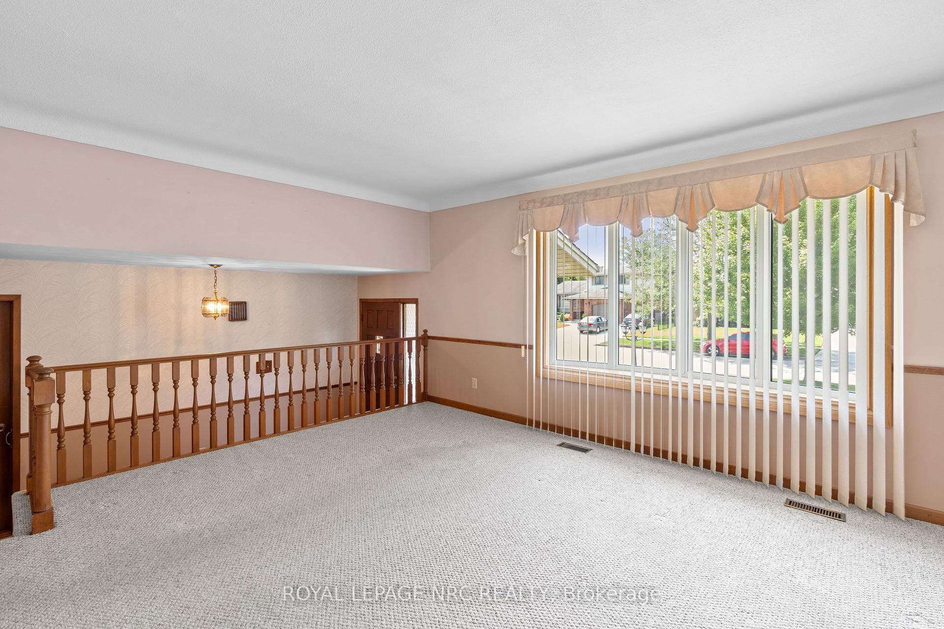 58 Wiltshire Boulevard photo 4