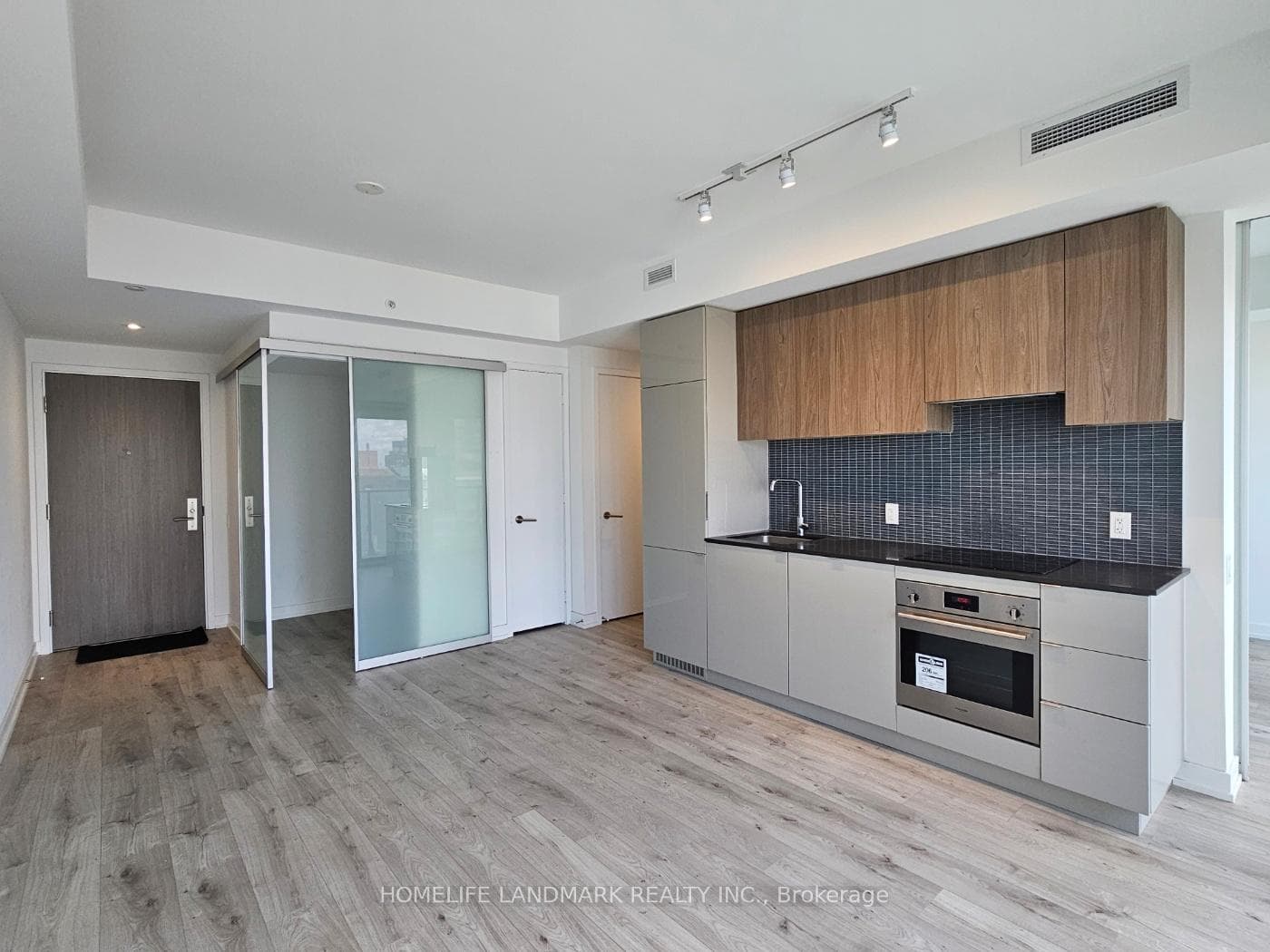 161 Roehampton Avenue Unit 1502 photo 11