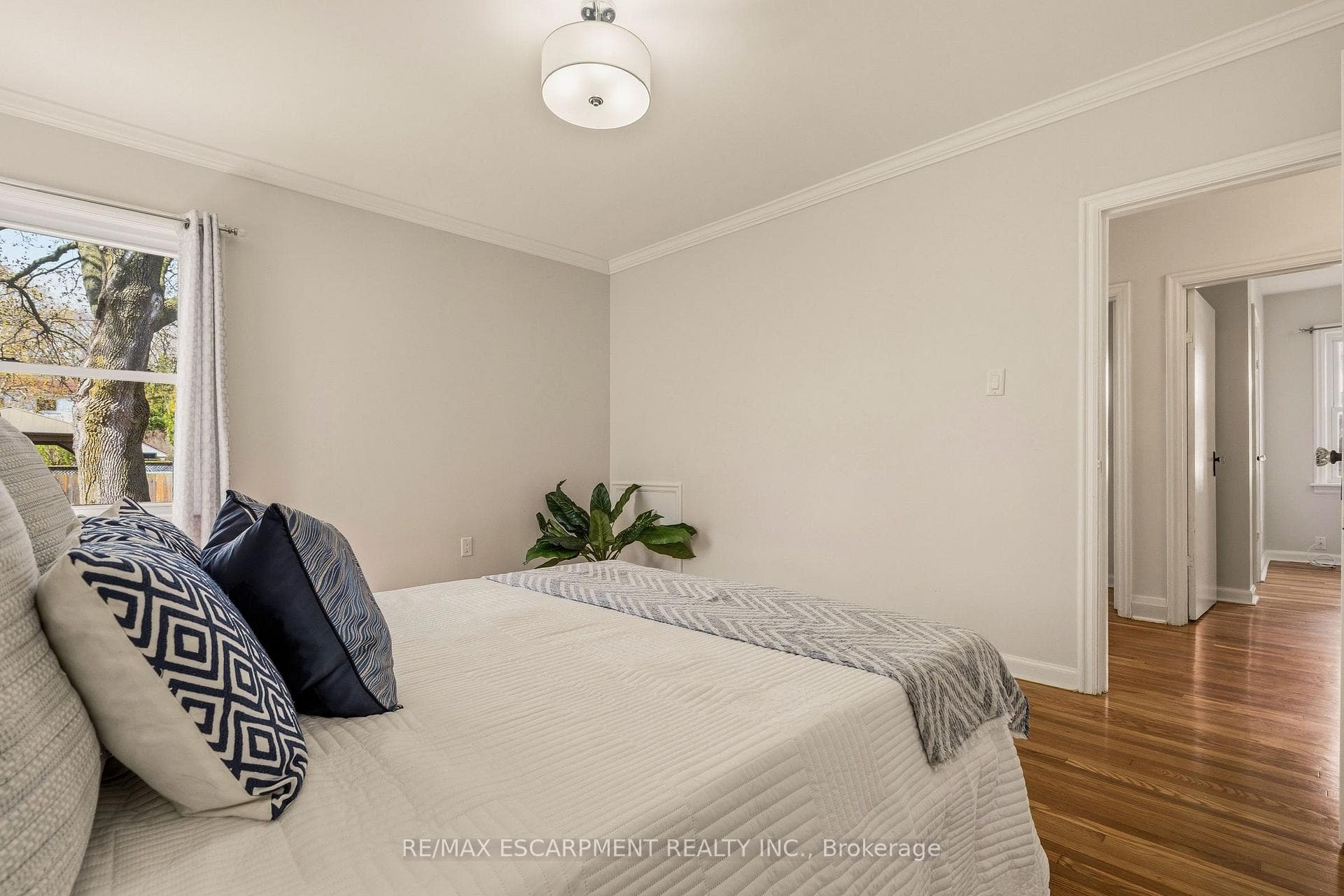 31 CAMERON Avenue photo 18