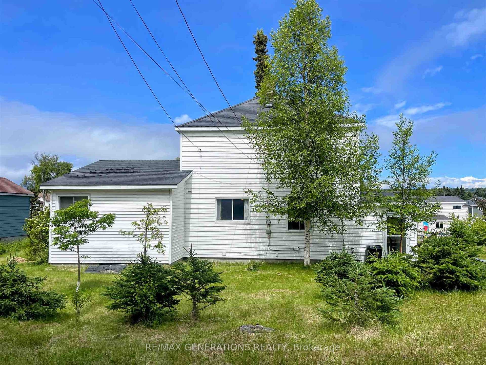 18 Ross Avenue photo 40