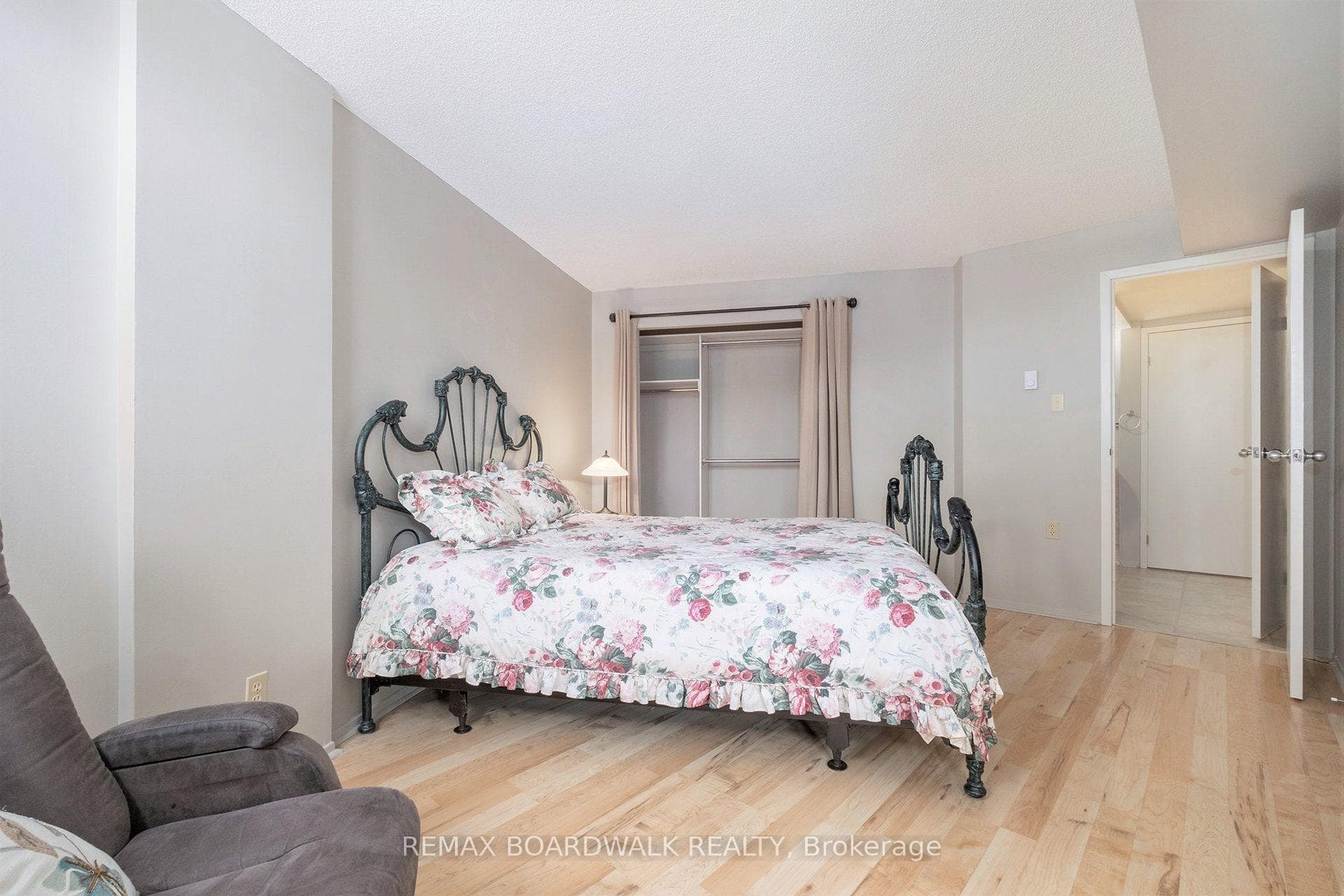 1025 Grenon Avenue Unit 210 photo 19