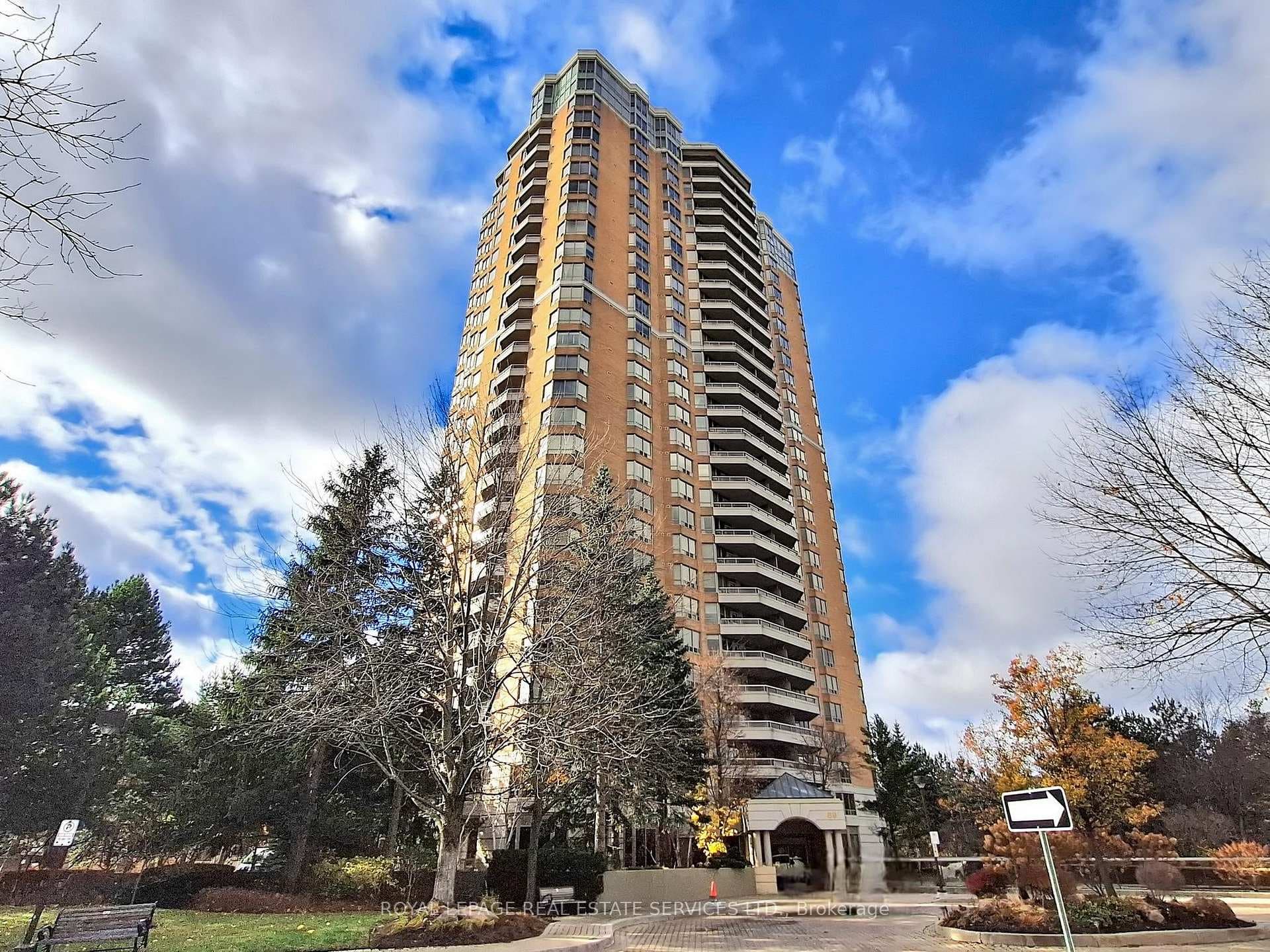 89 Skymark Drive Unit 108 photo 1