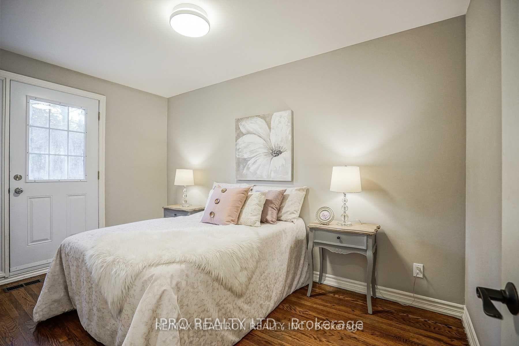 16 Cresthaven Drive photo 22