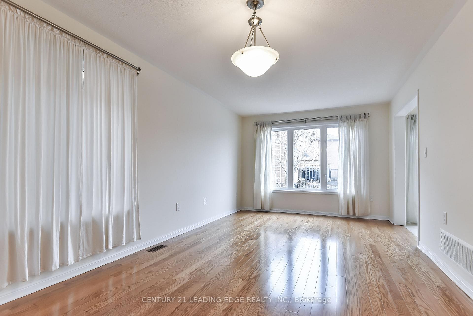 211 Weldon Road photo 5