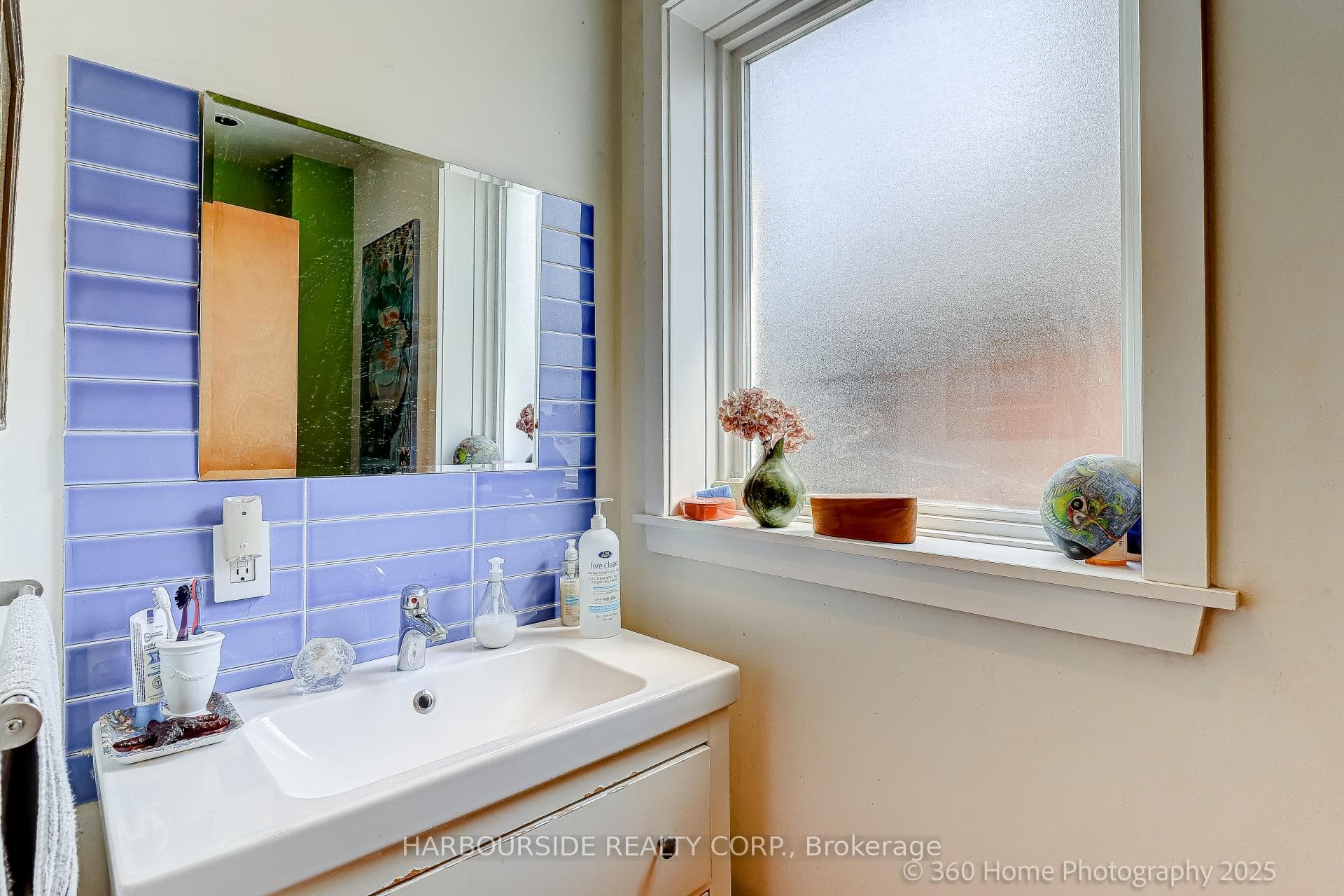 591 Broadway Avenue photo 9