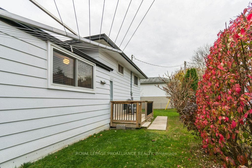 262 BARRETT Boulevard photo 21