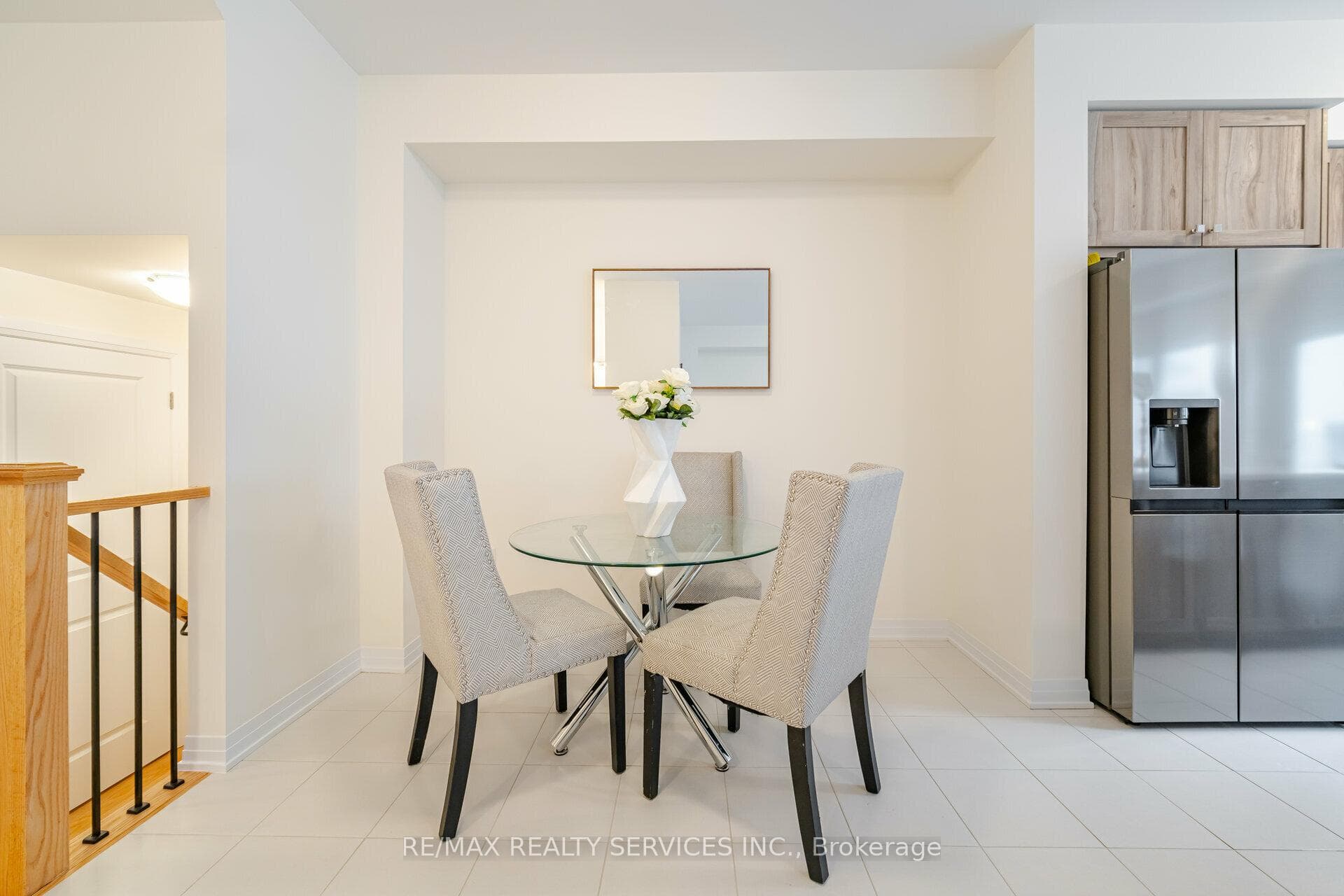 440 Adelaide Street photo 6