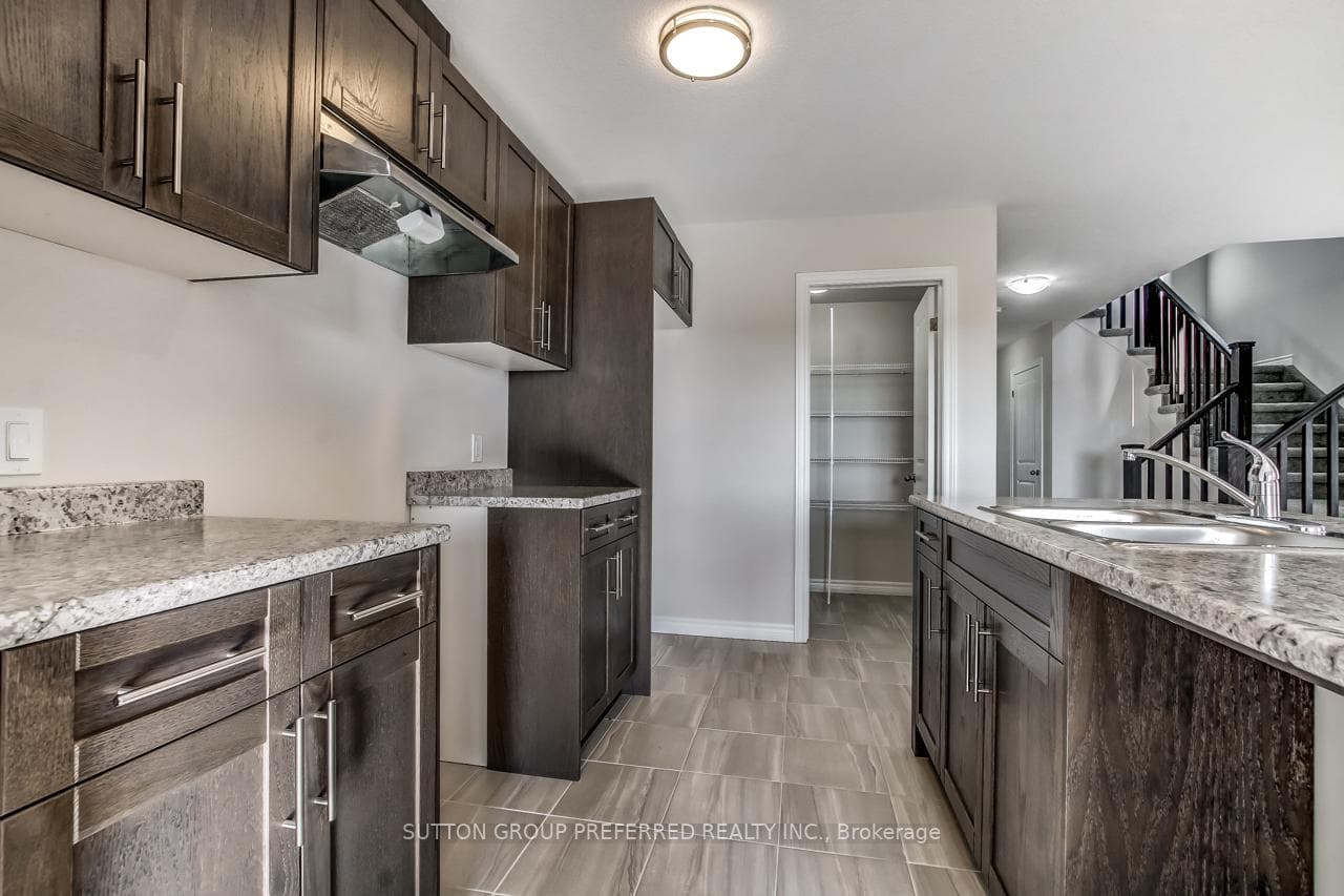 371 KENNINGTON Way photo 12