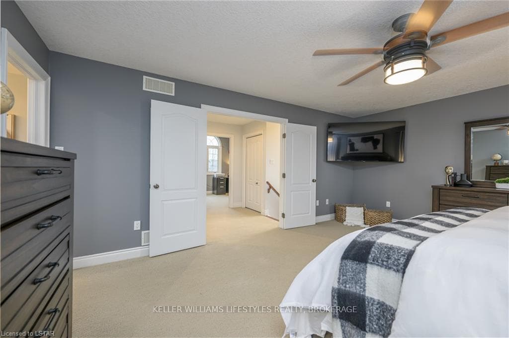 28 HAGERMAN Crescent photo 29