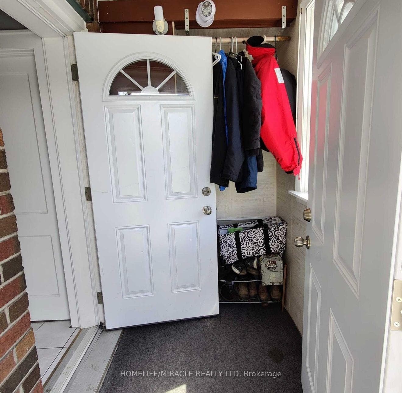 297 Morris Street photo 4