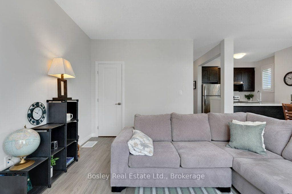 7 Bacon Lane photo 8