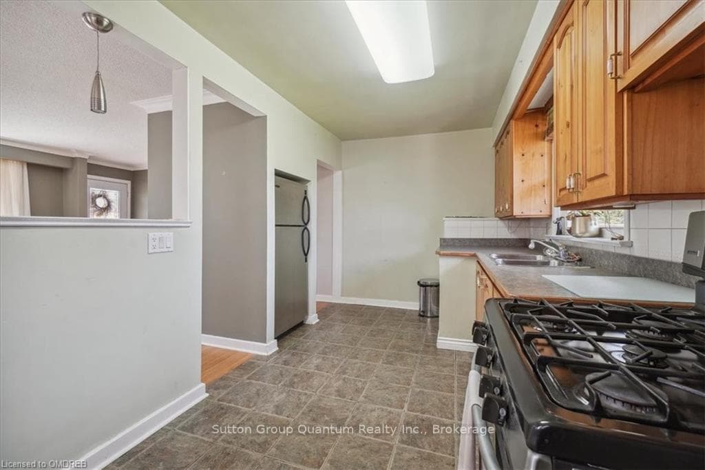 291 BURTON Road photo 22