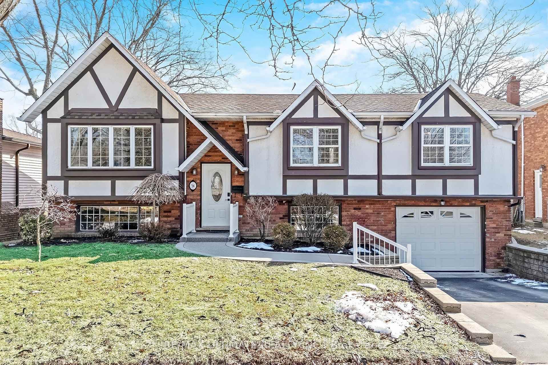 54 Debora Drive photo 2