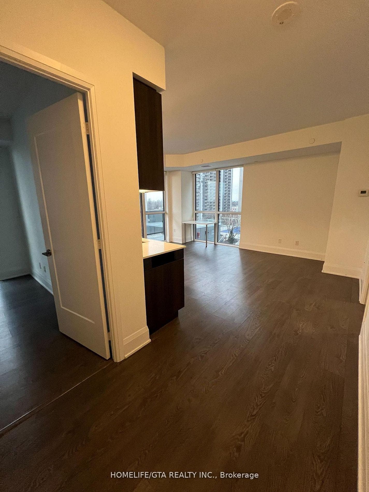 101 Erskine Avenue Unit 702 photo 3