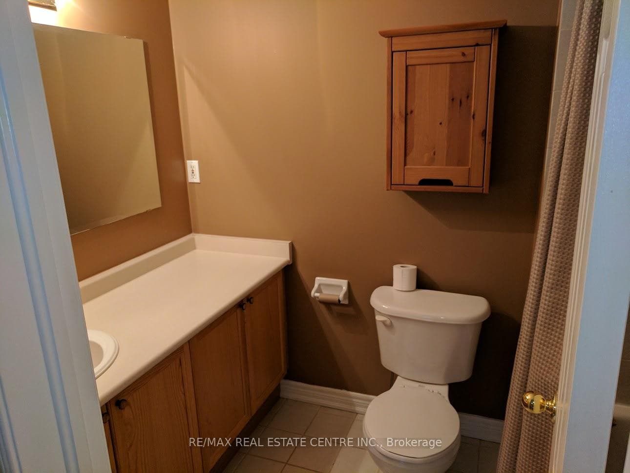 1429 Treeland Street photo 4