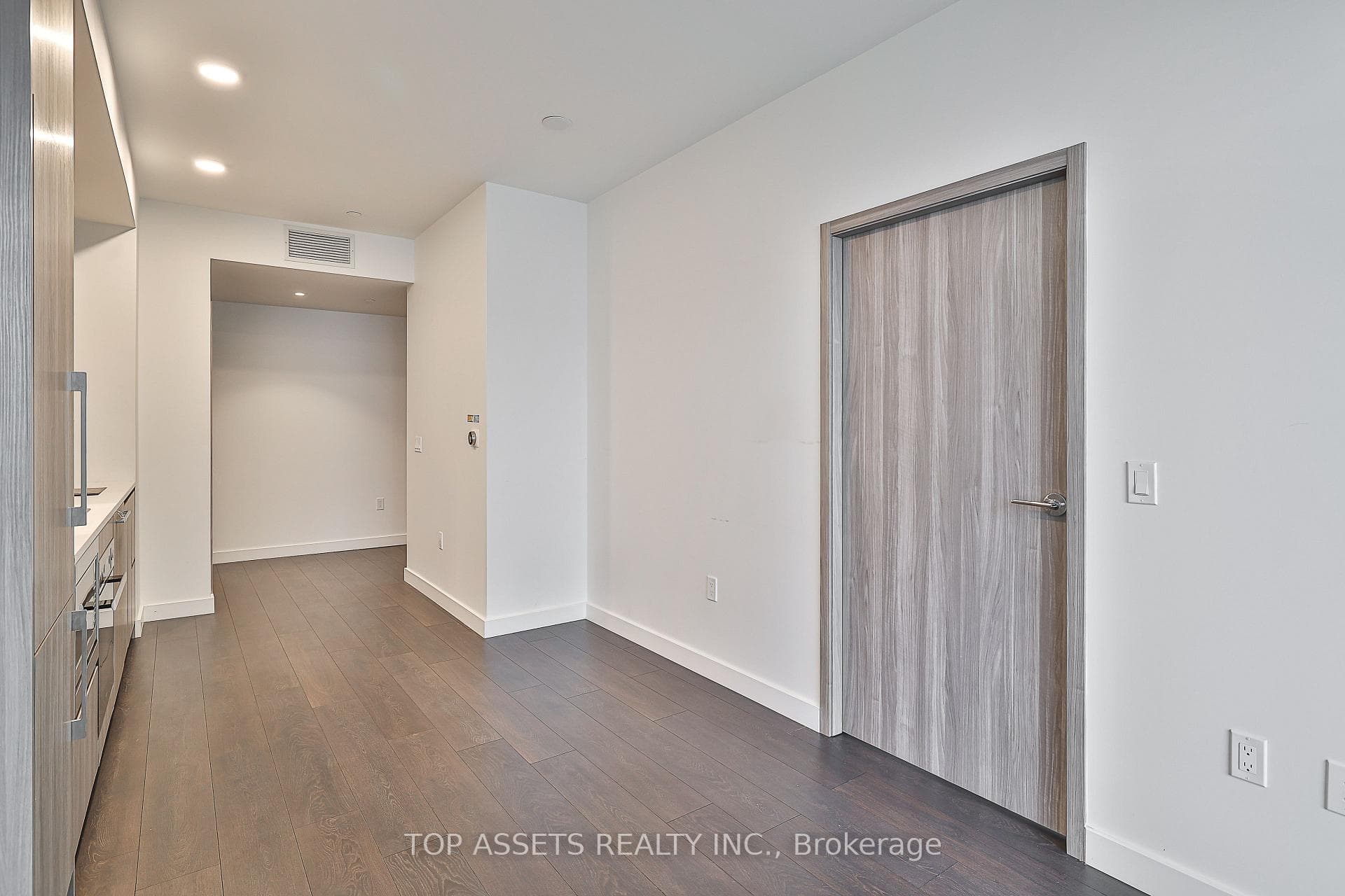 85 Mcmahon Drive Unit 2515 photo 12