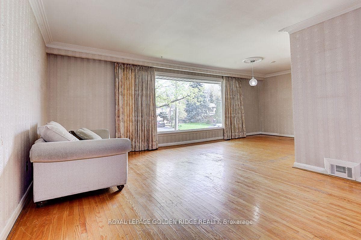19 Morewood Crescent photo 12