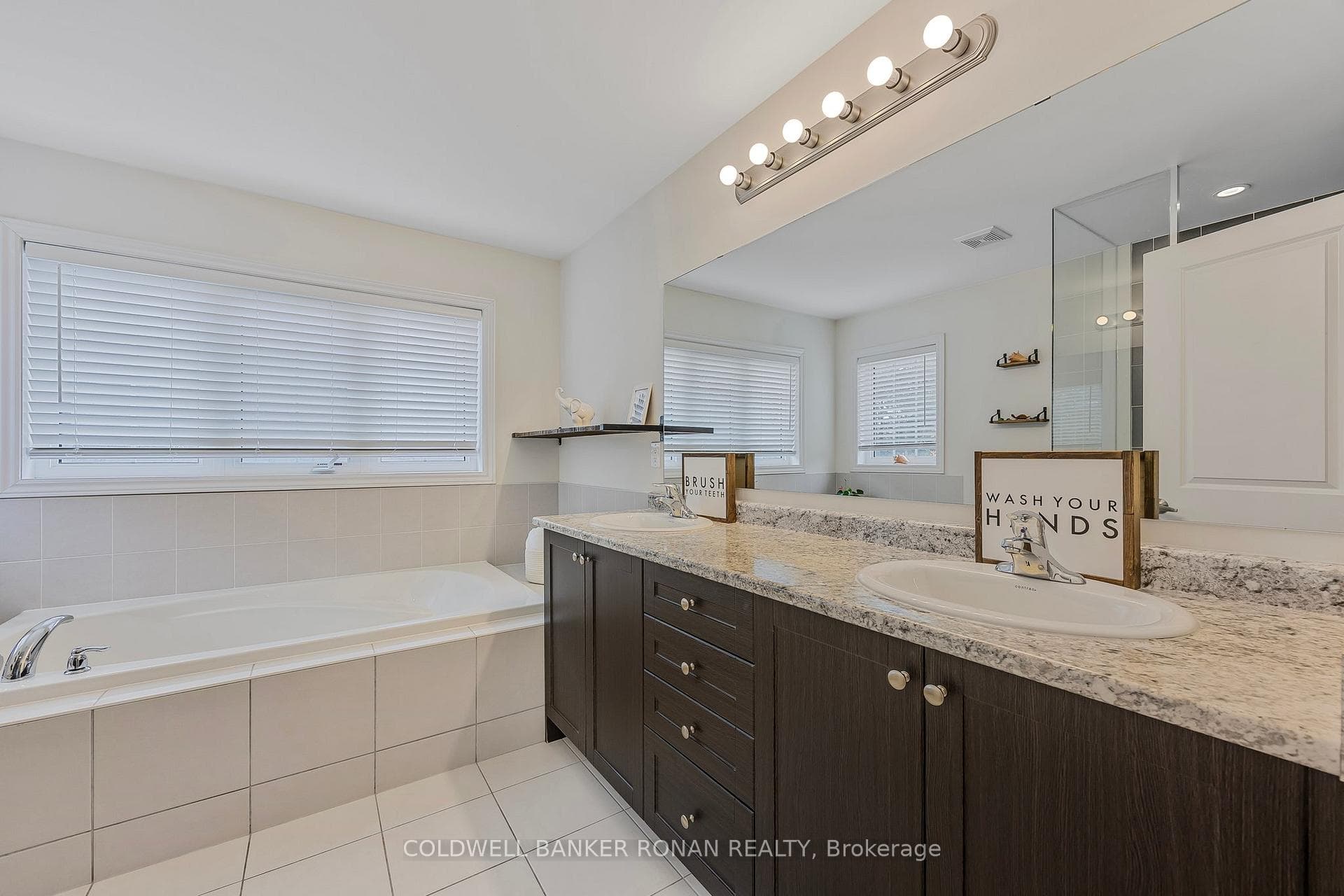 21 Moreau Way photo 19