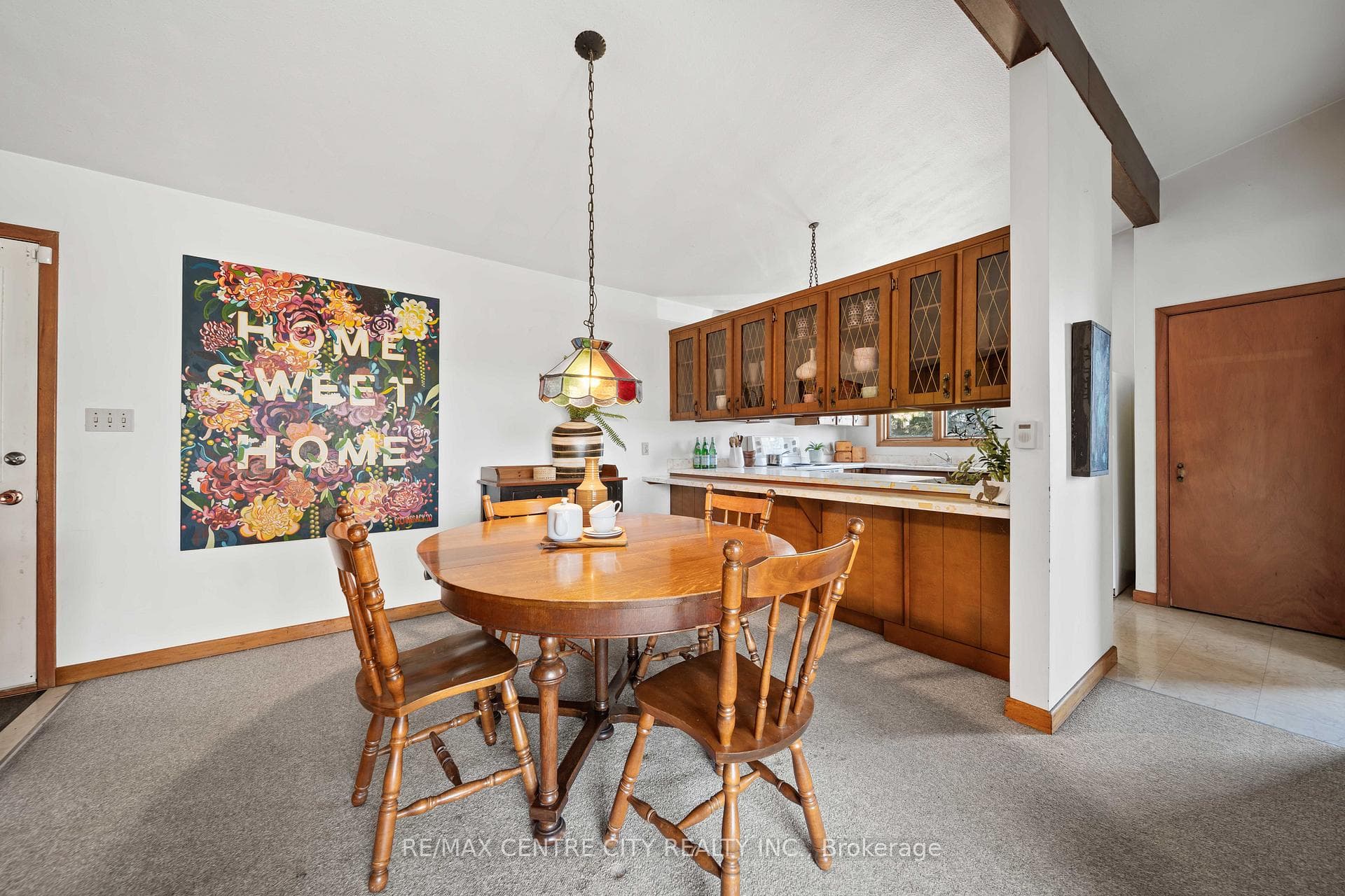 Cozing Dining Area