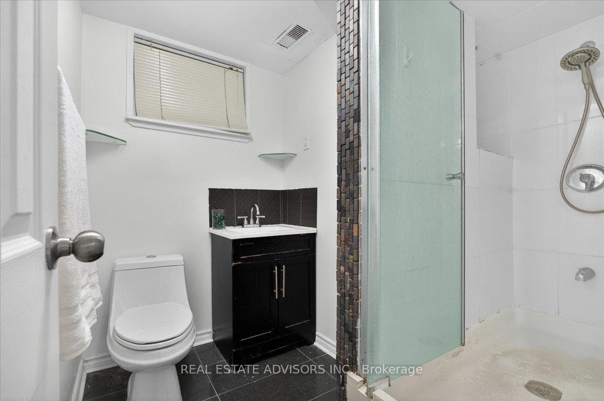 84 Ardglen Drive photo 32