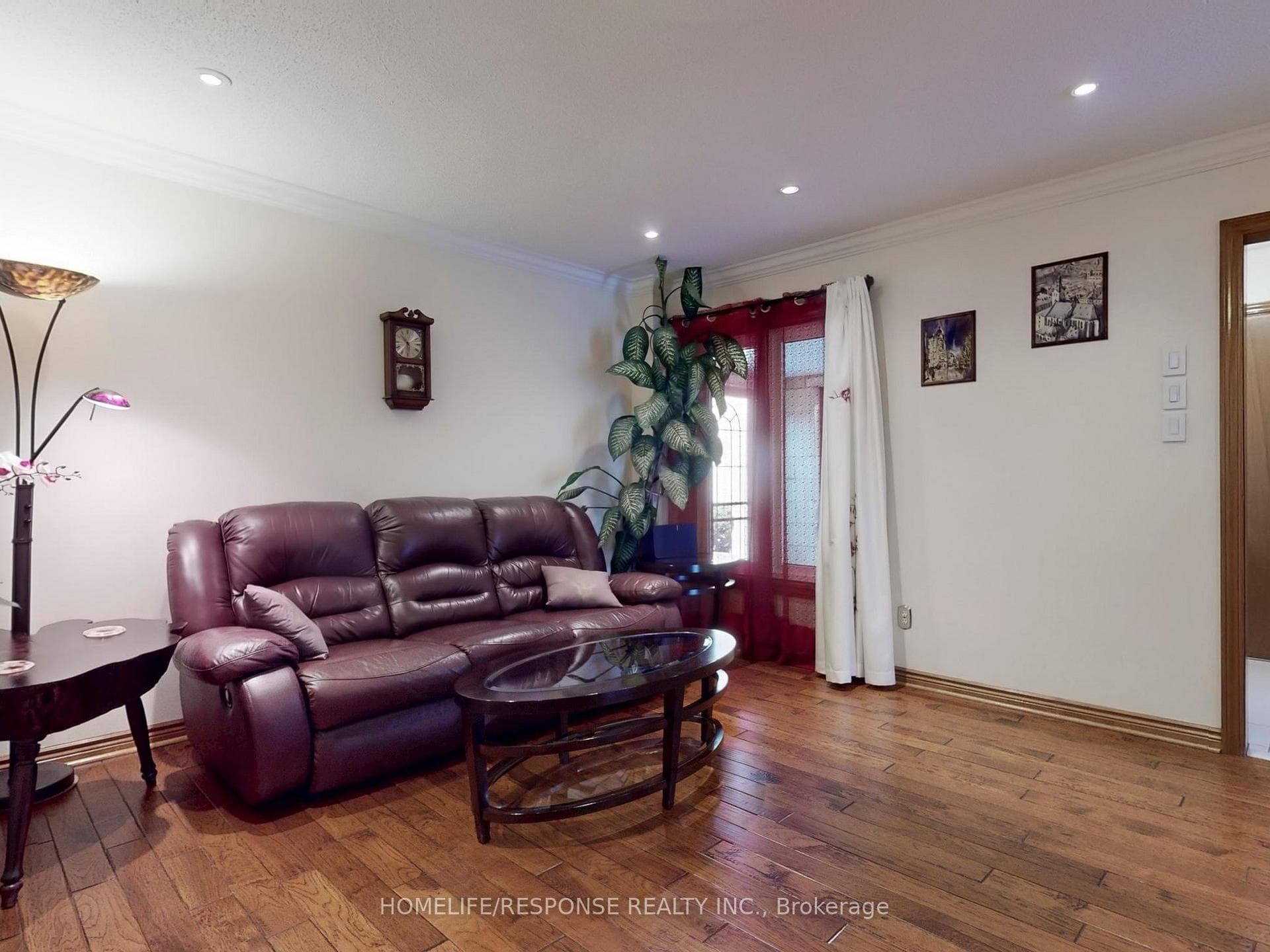 5941 LEESIDE Crescent photo 6