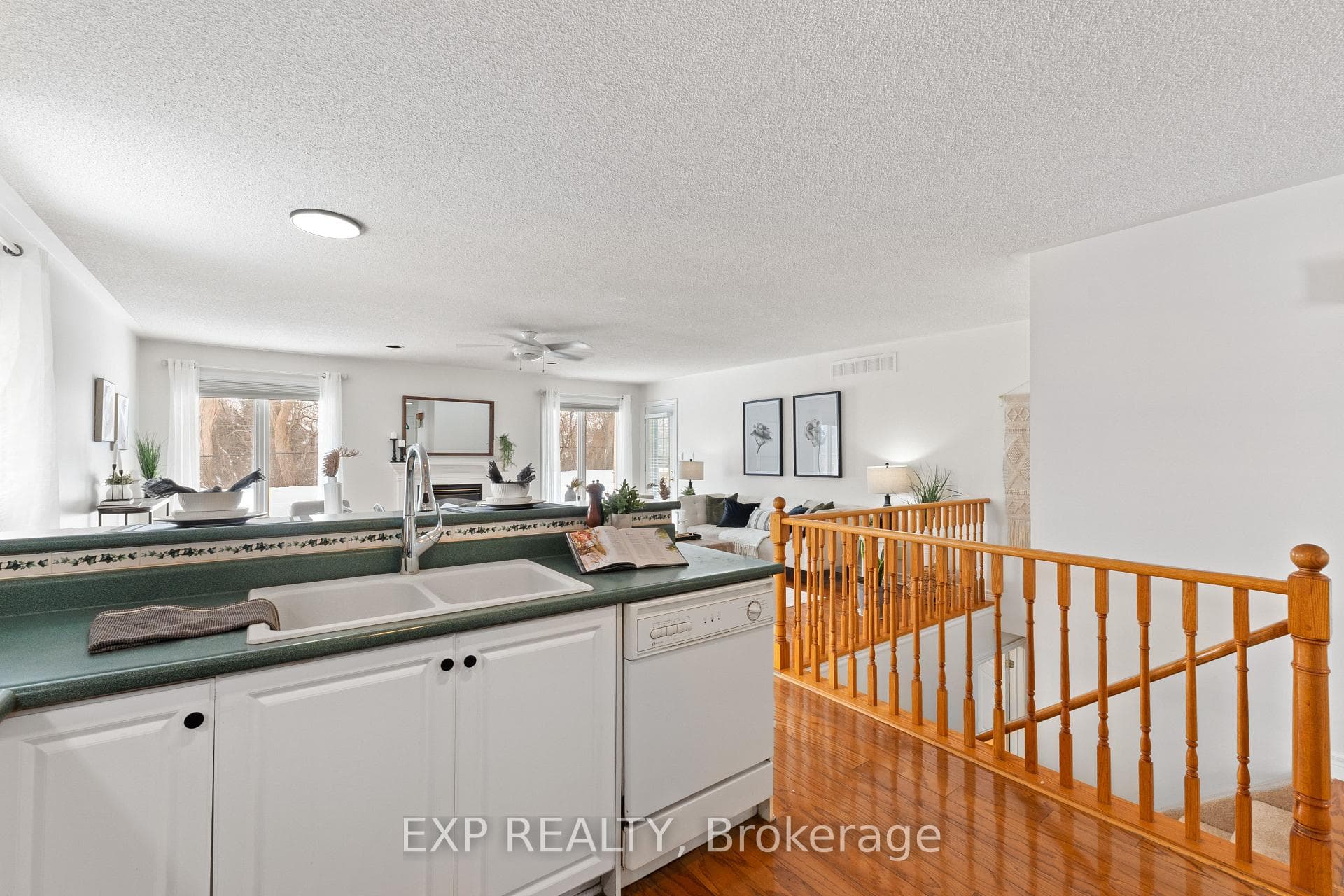 1036 Stone Cottage Crescent photo 14