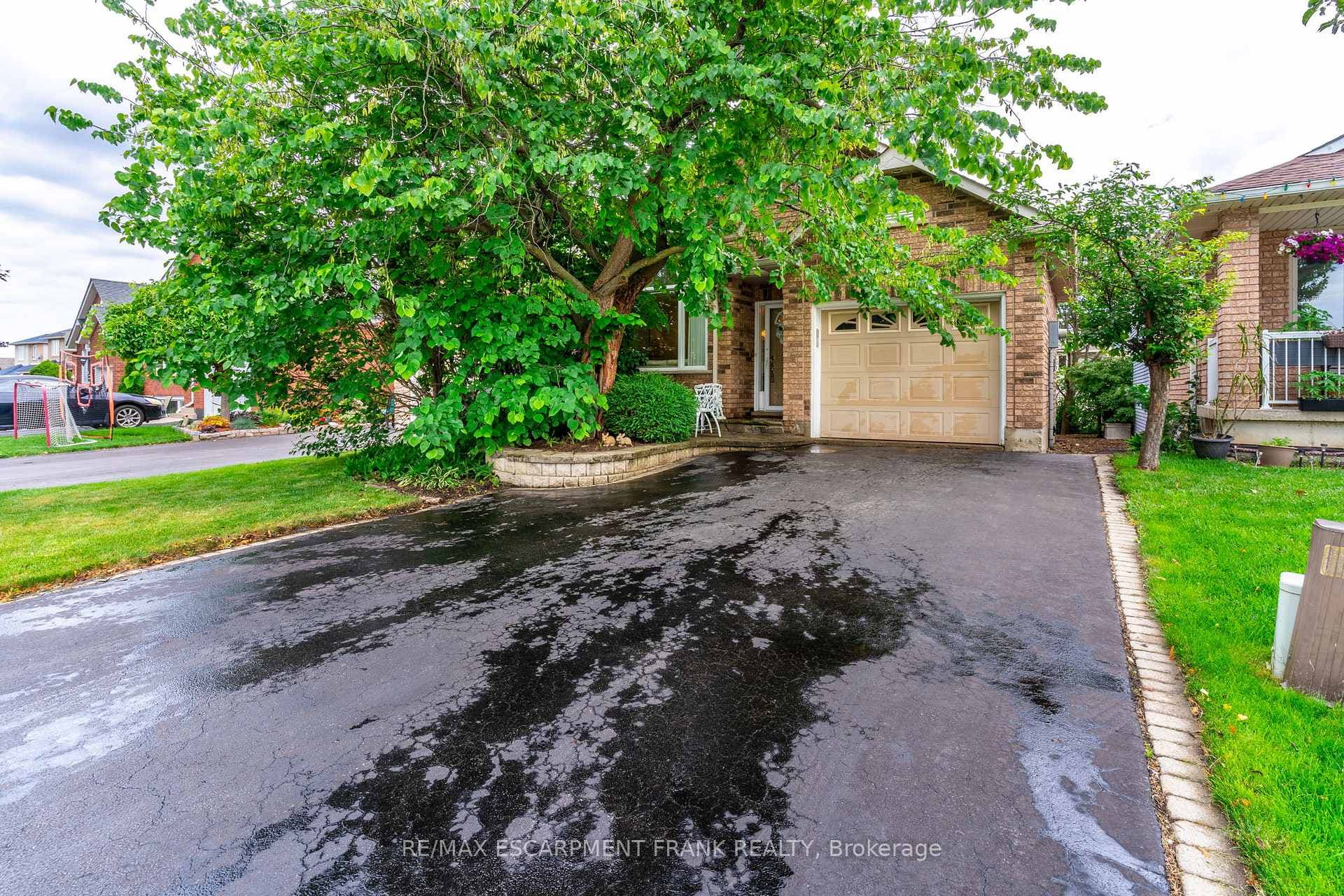 35 Annapolis Way photo 1