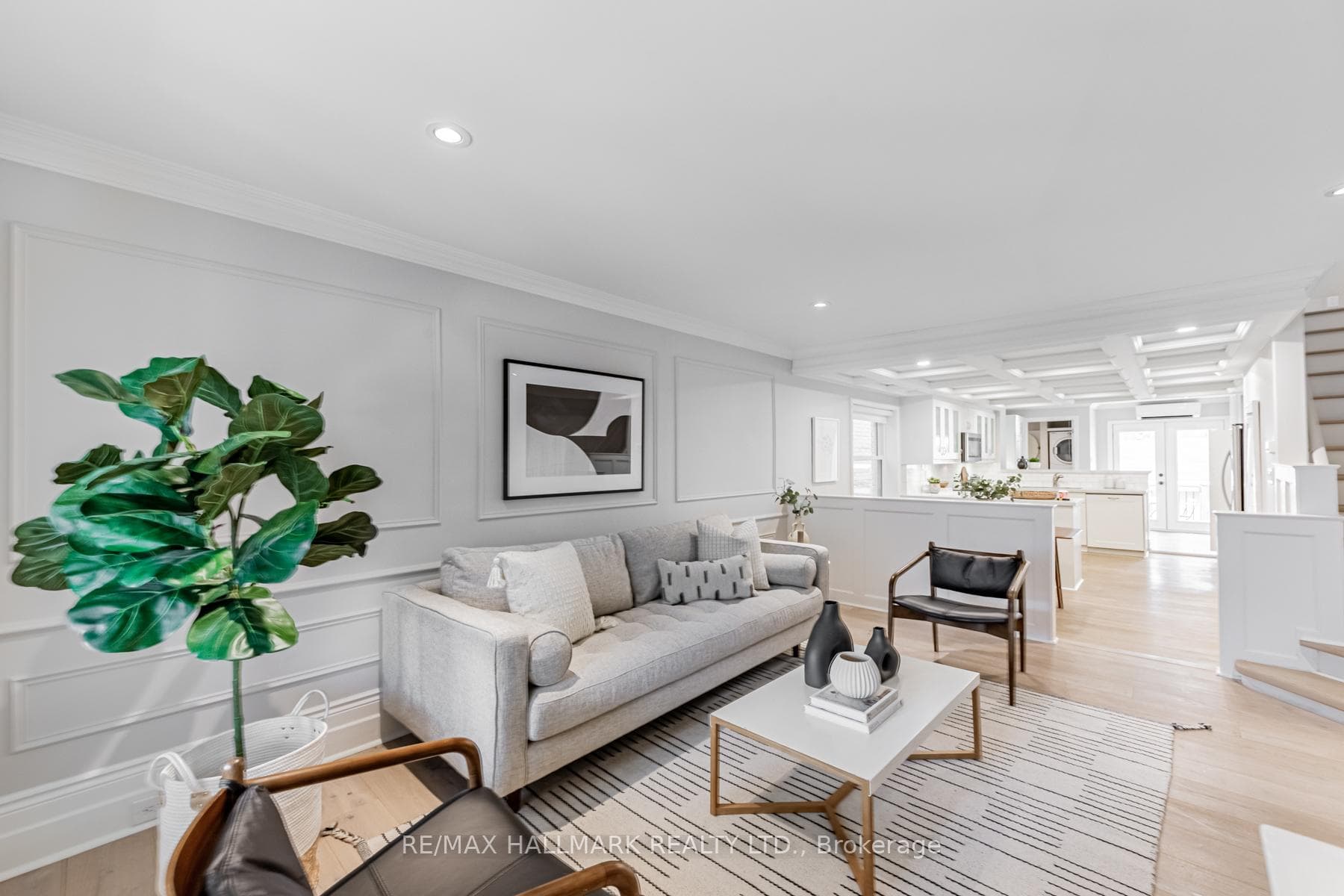 22 Larchmount Avenue photo 3