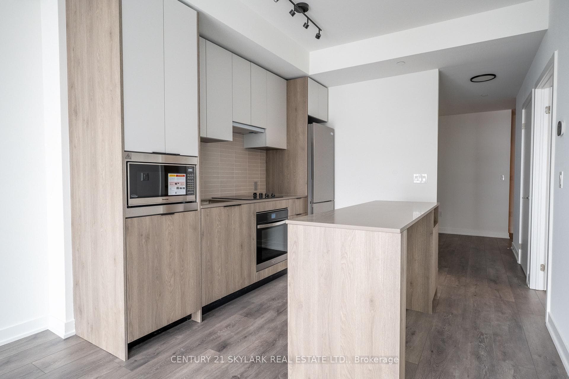 1007 The Queensway Street Unit 1306 photo 7