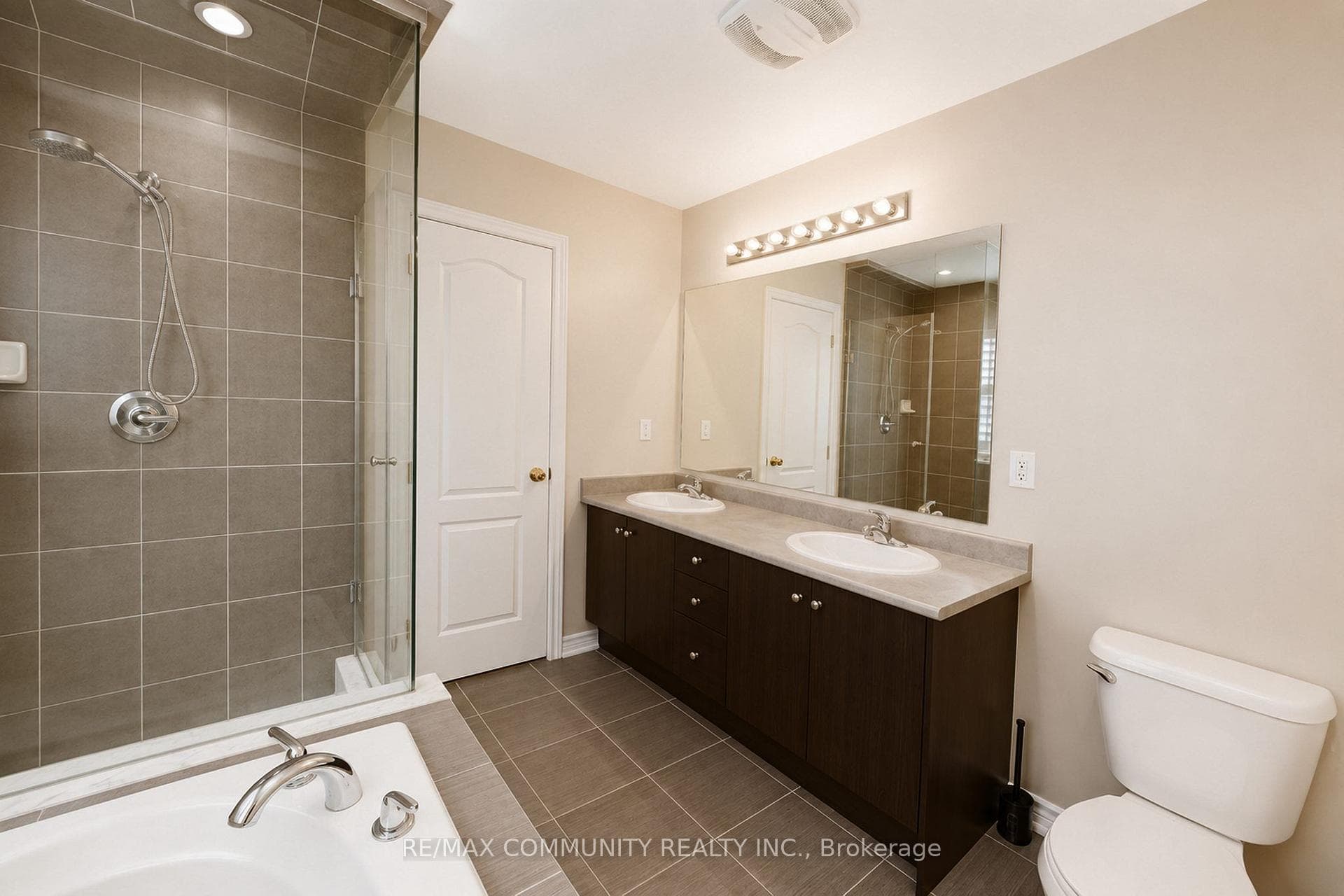1423 Lormel Gate Avenue photo 21