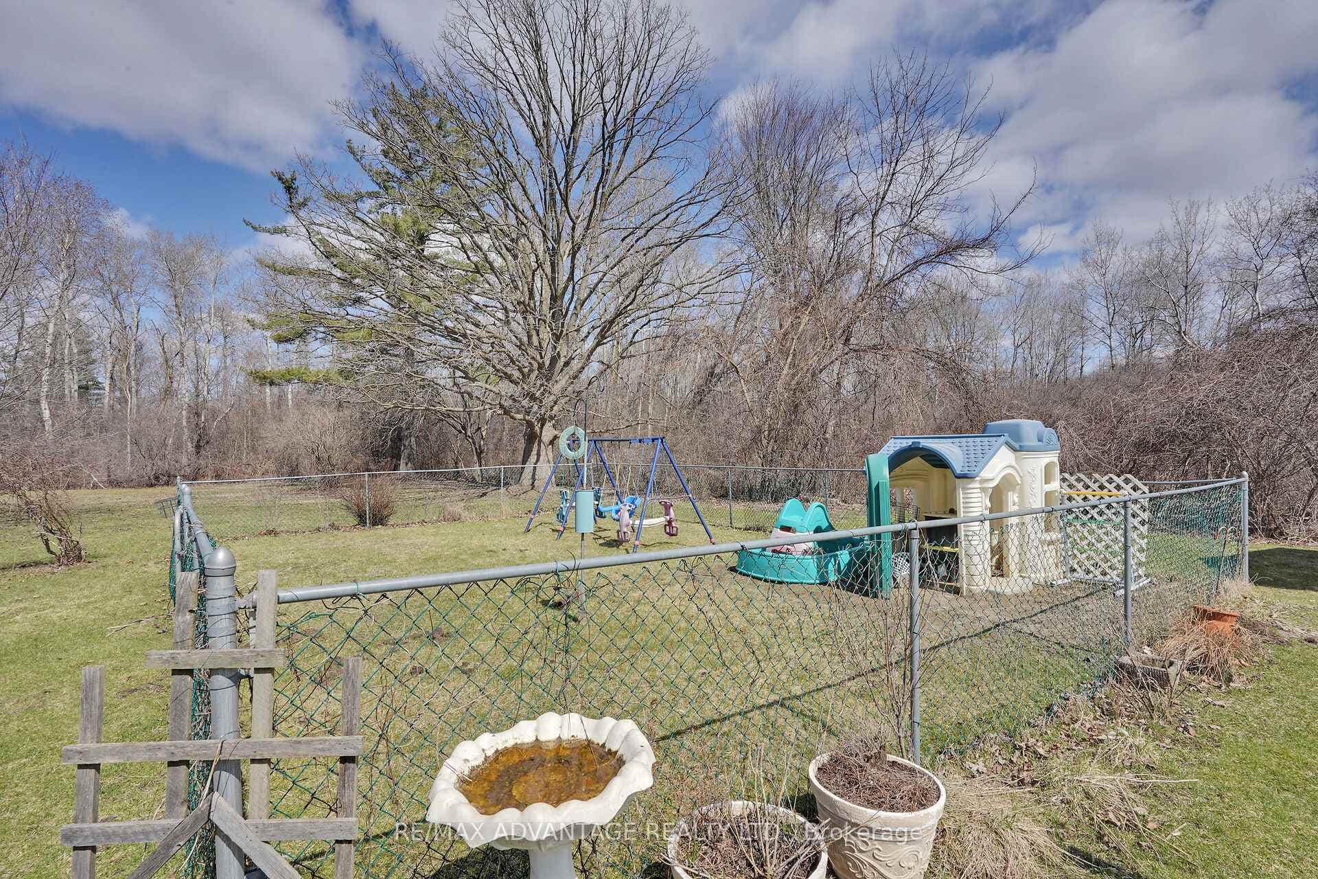 2678 Dorchester Road photo 36