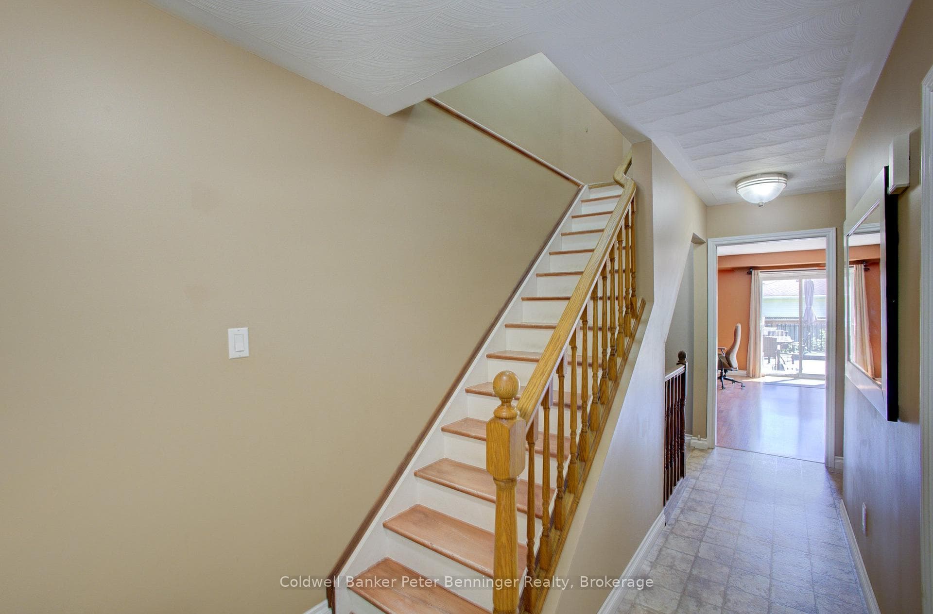 737 Mackendrick Drive photo 5