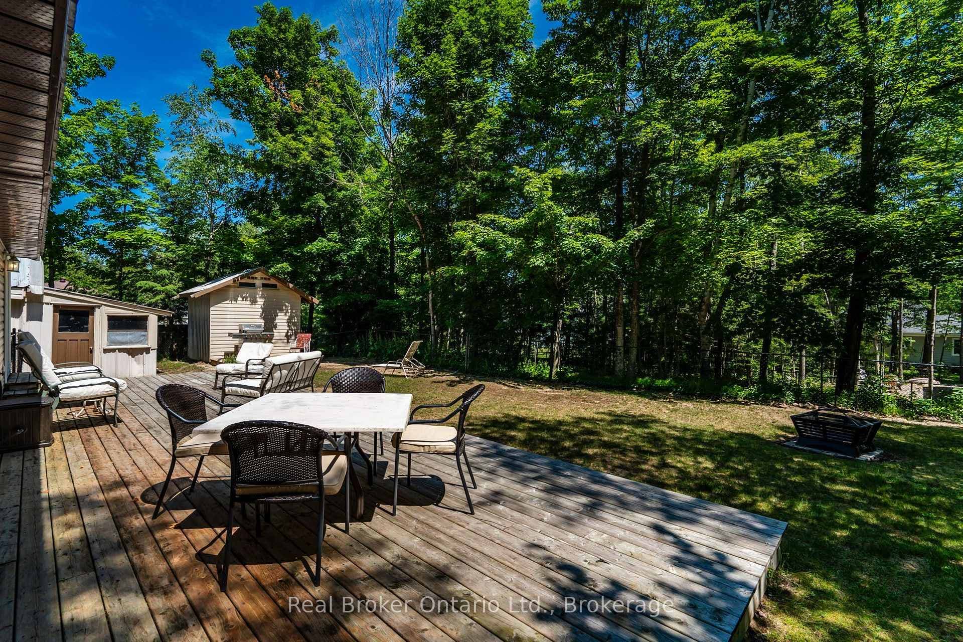 2141 Champlain Road photo 23
