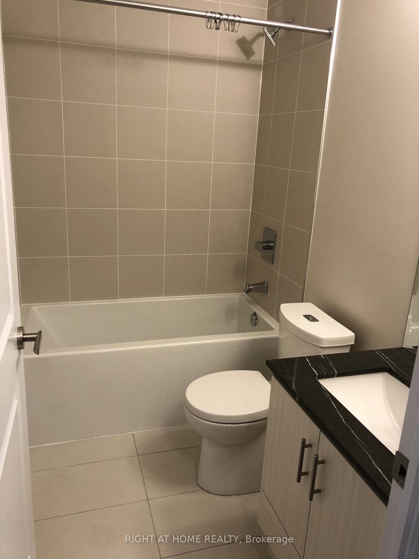 9075 Jane Street Unit 2105 photo 9