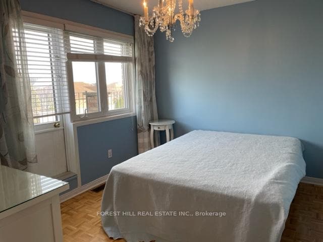 136 Melville Avenue photo 8