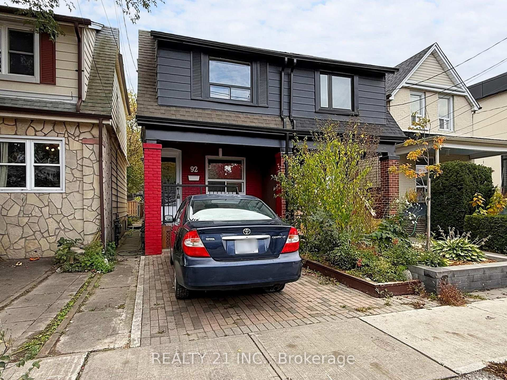 92 King Edward Ave Avenue photo 2