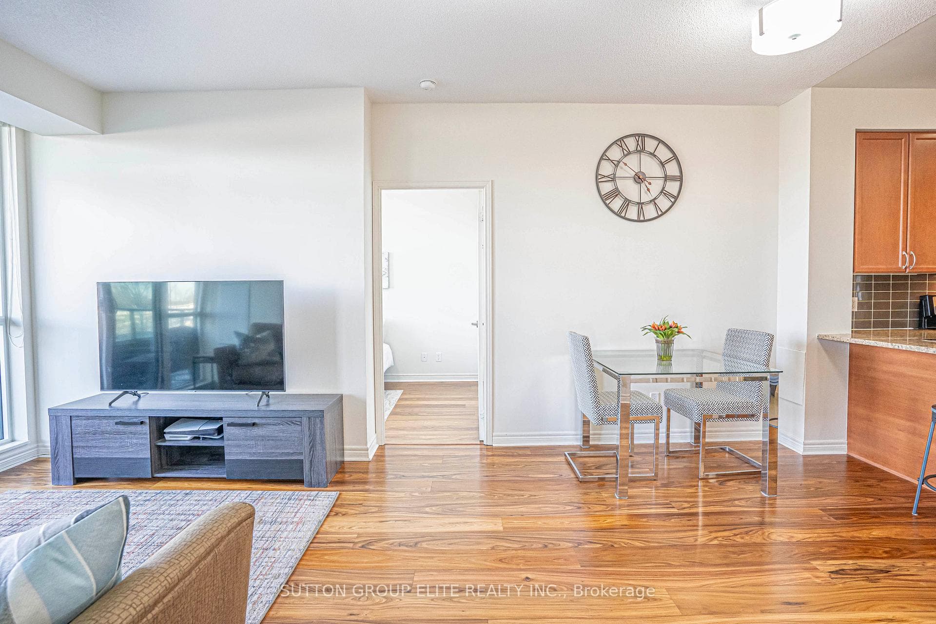339 Rathburn Road Unit 203 photo 10