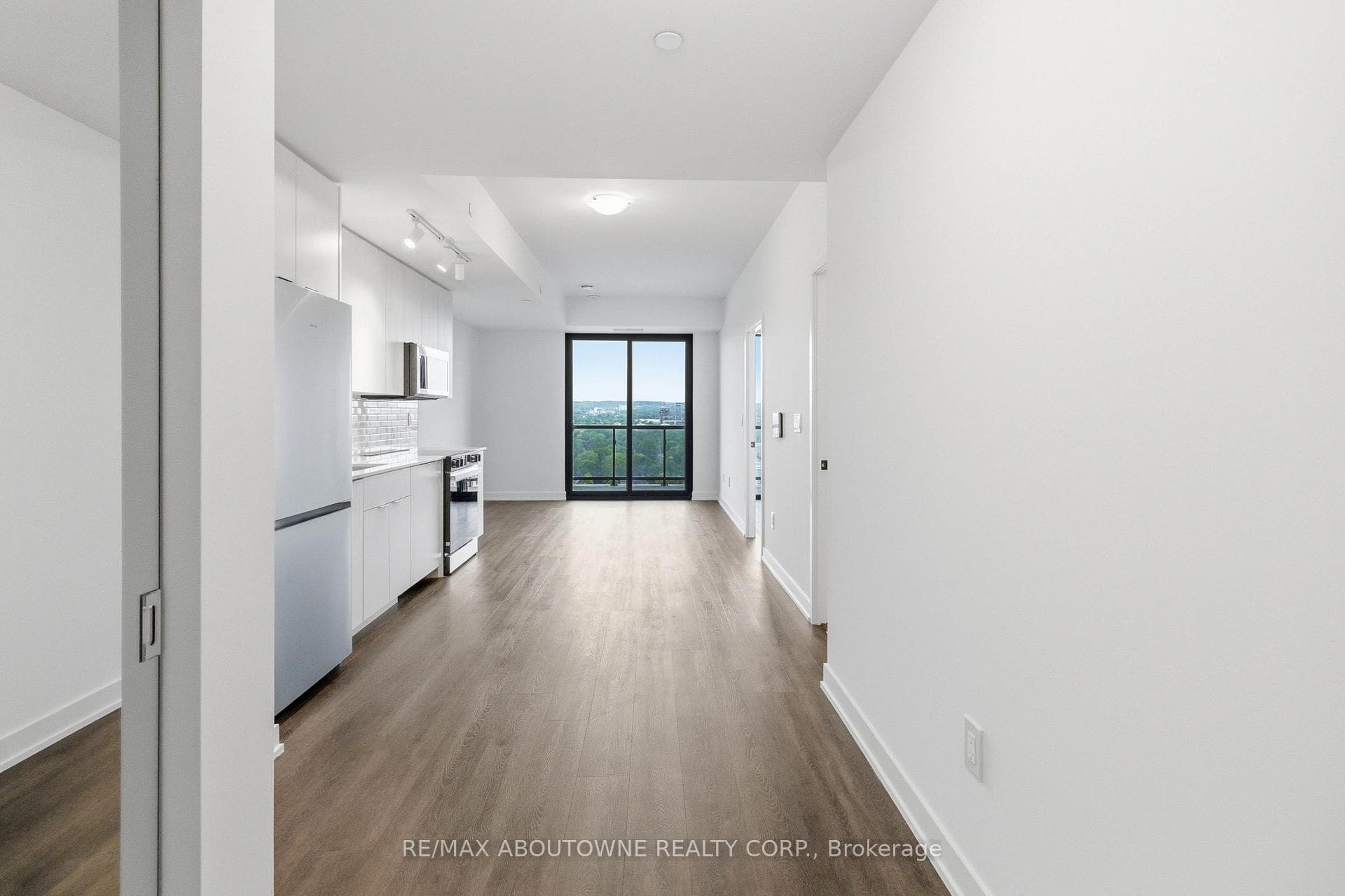 2075 Lakeshore Road Unit 2011 photo 6