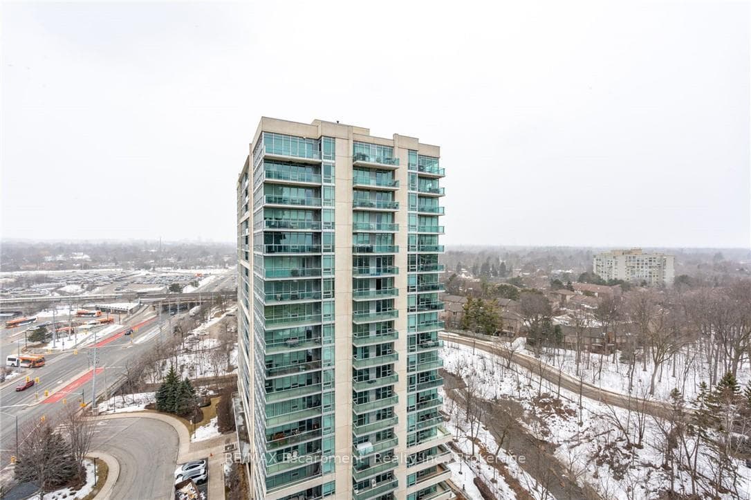 1035 SOUTHDOWN Road Unit 1501 photo 31