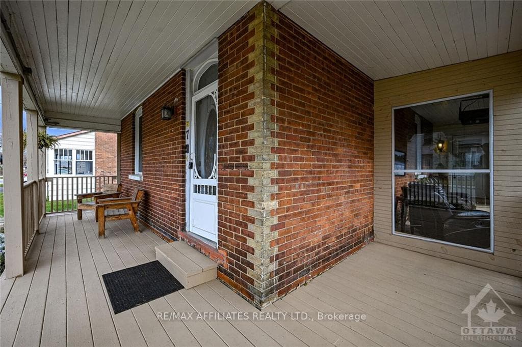 7 LAVINIA Street photo 2