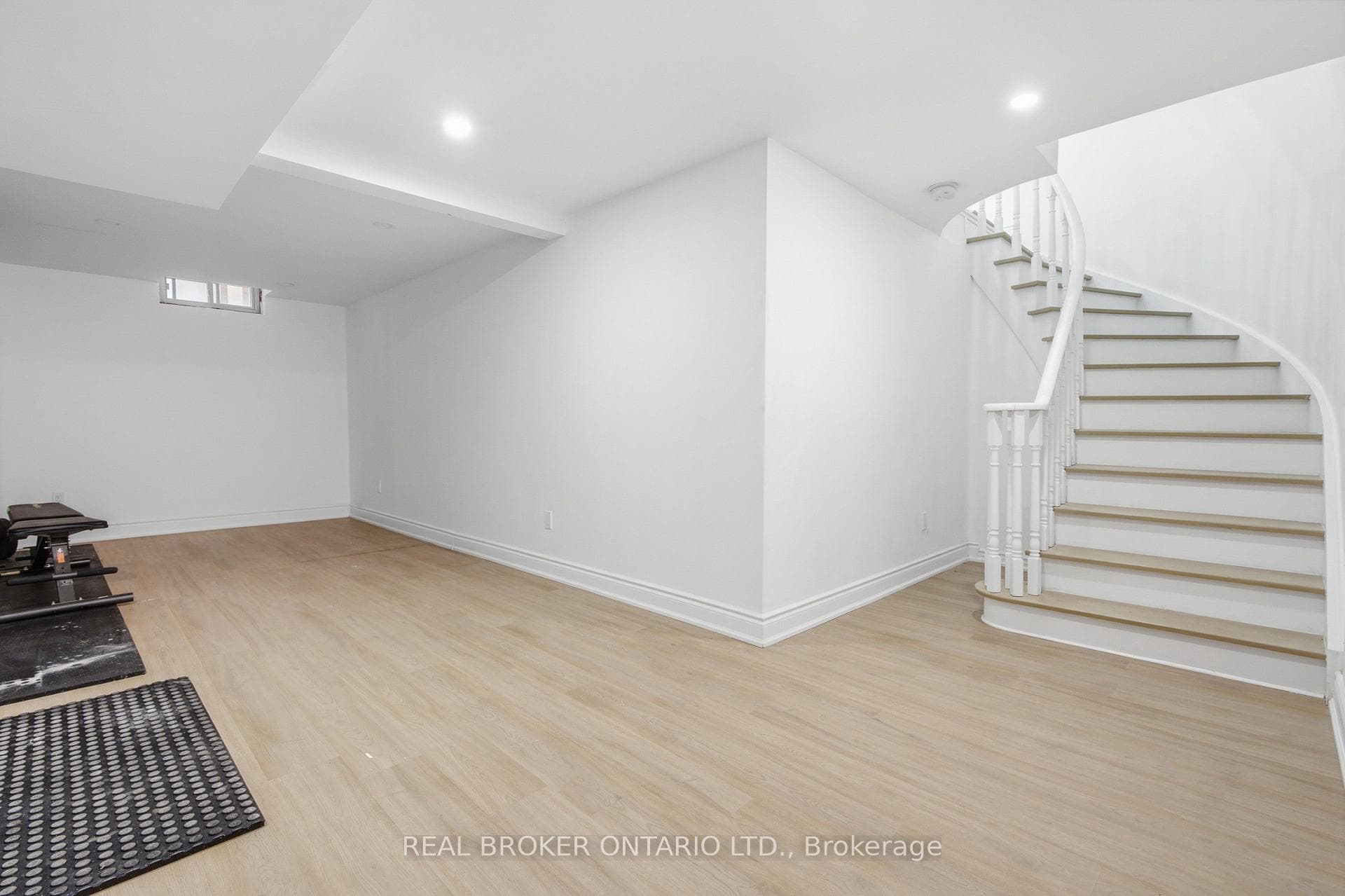 94 Roxana Avenue photo 34