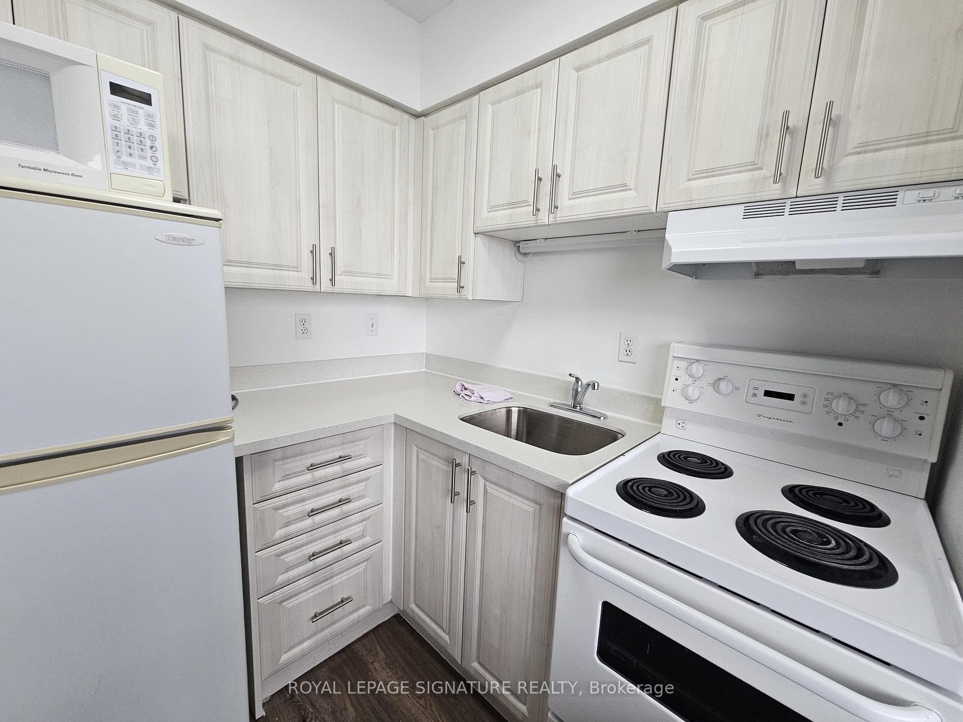 720 Spadina Avenue Unit 1404 photo 21