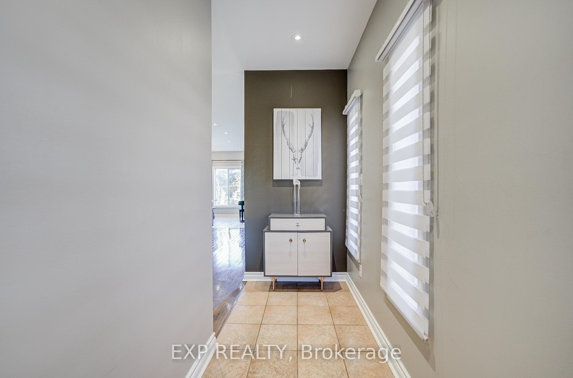 292 Sheridan Court photo 2