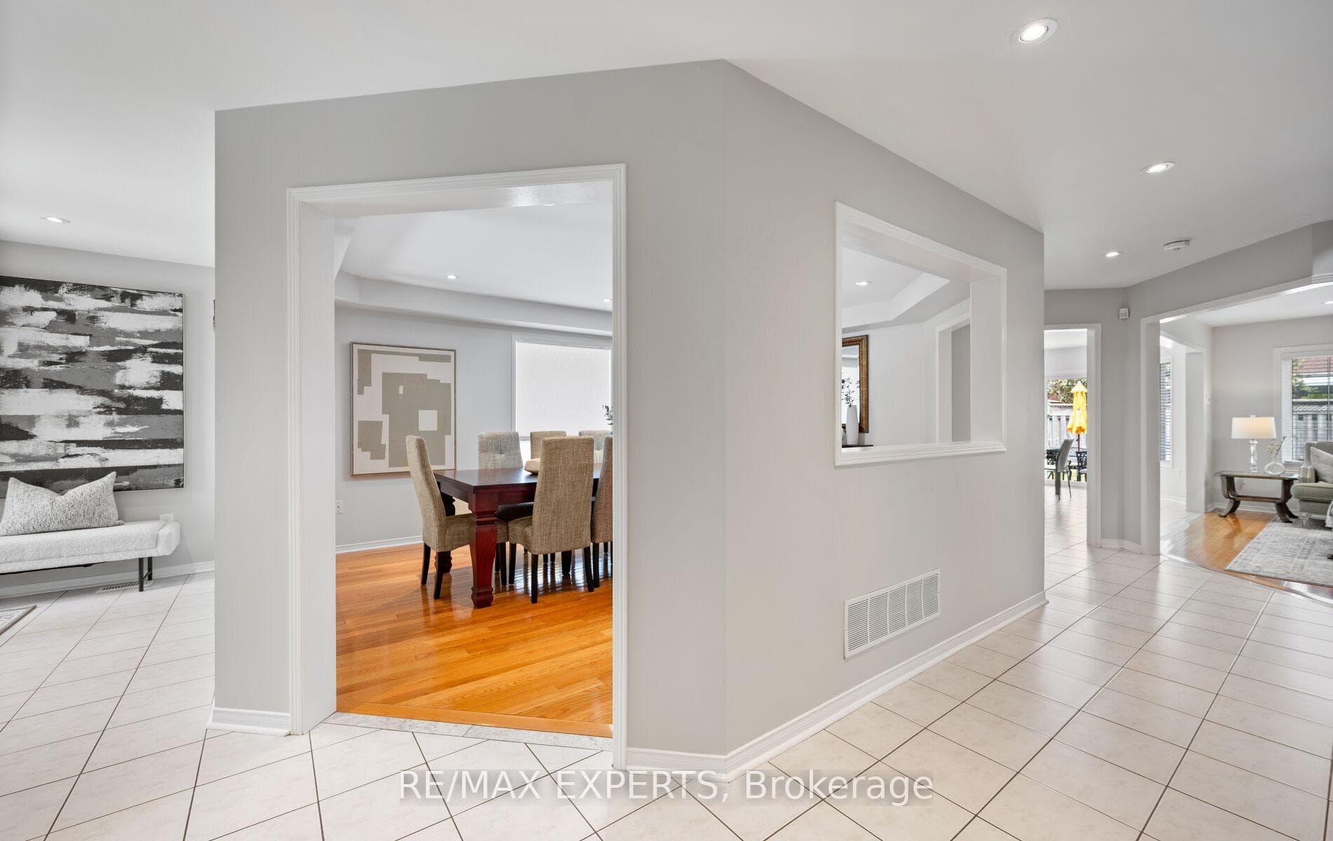 214 Waterbury Street photo 6