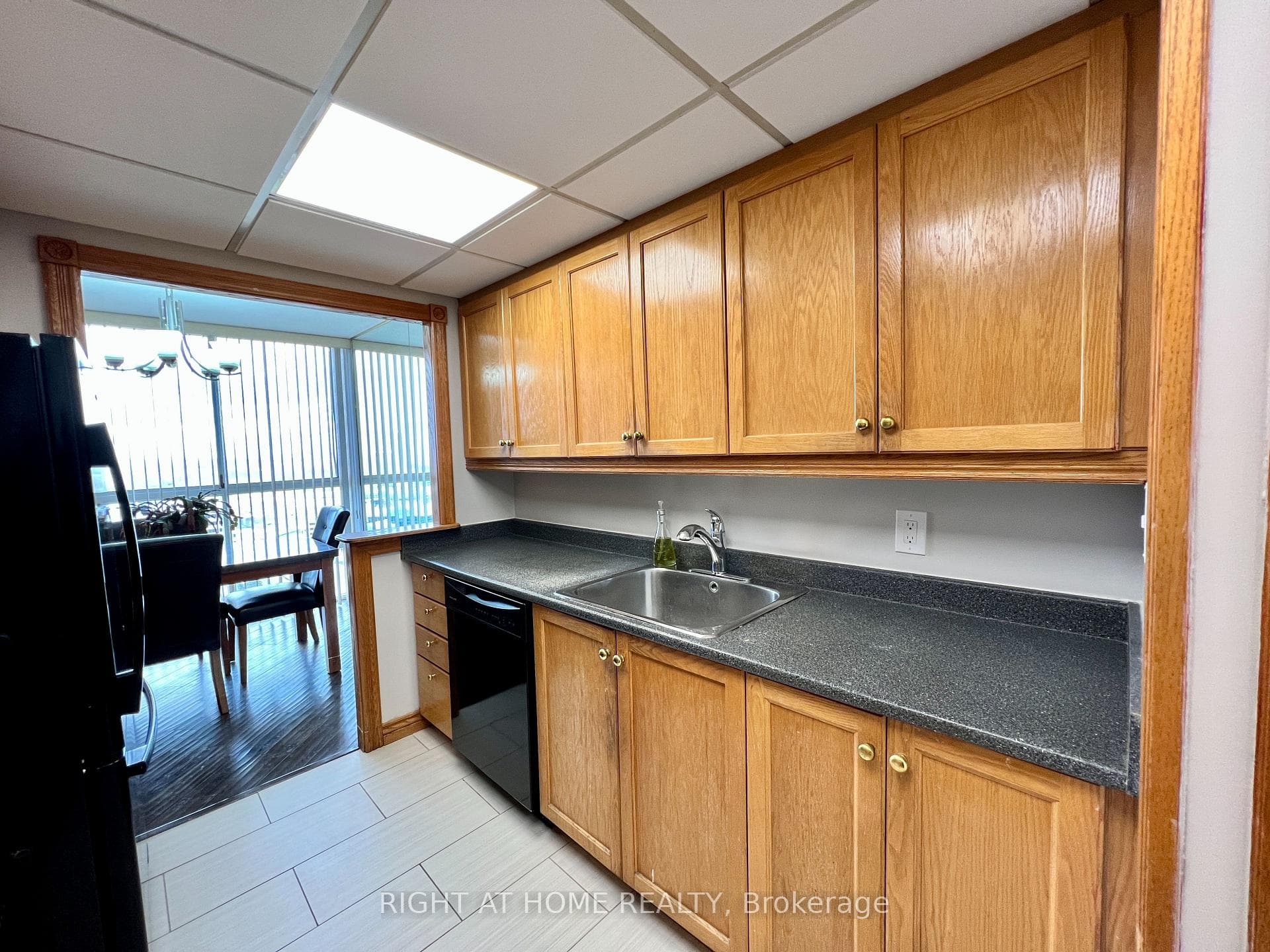 3650 Kaneff Crescent Unit PH6 photo 13