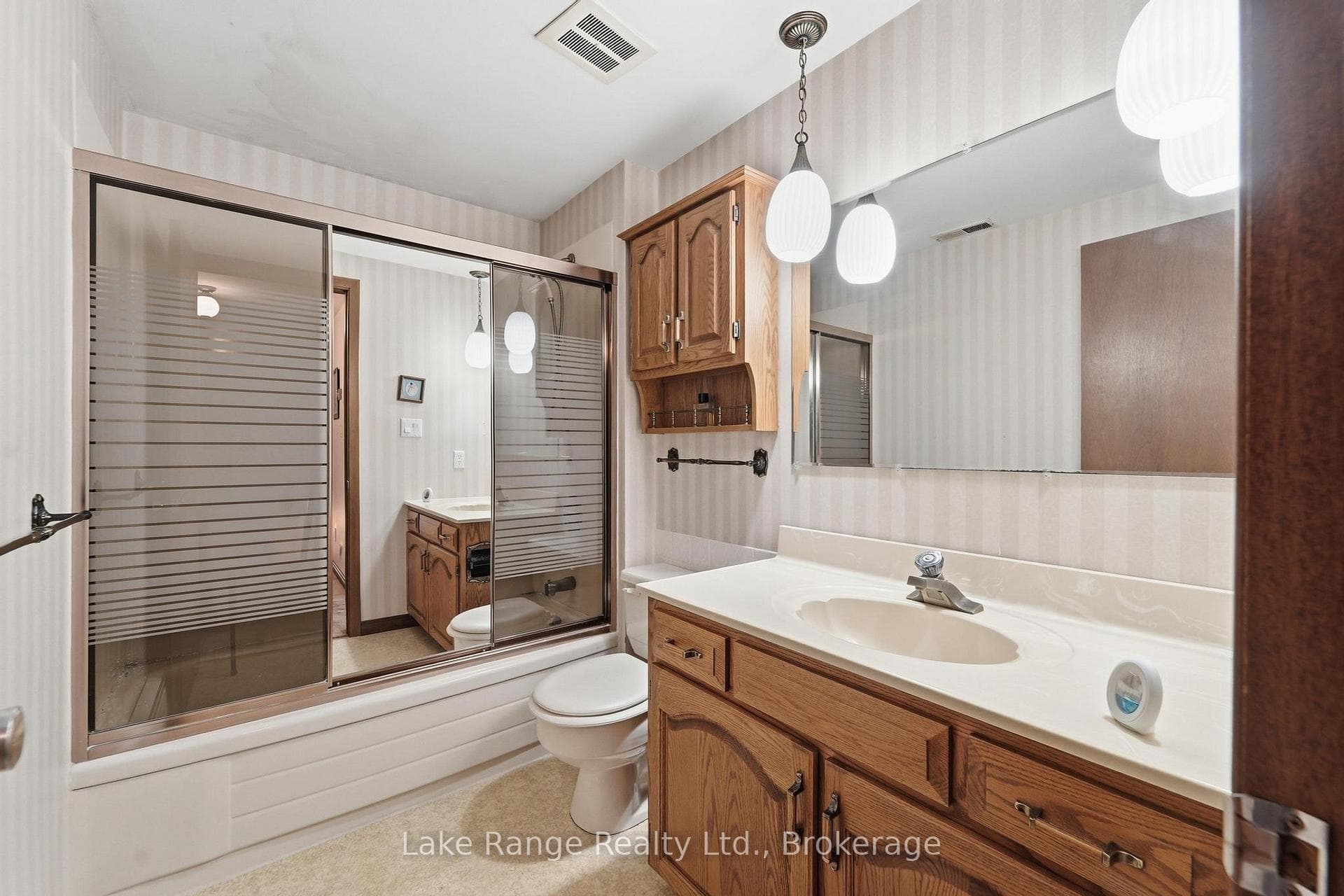 Full 4 pc bath on second level