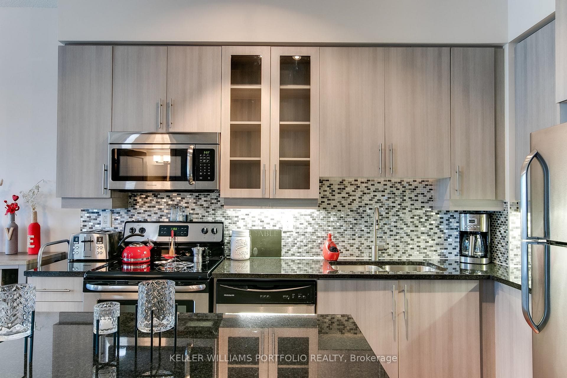 1185 The Queensway N/A Unit 526 photo 9