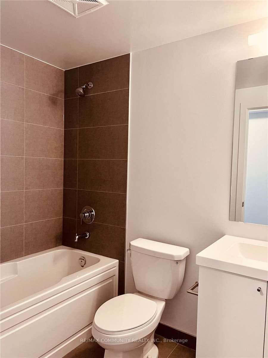 2550 Simcoe Street Unit 1621 photo 7